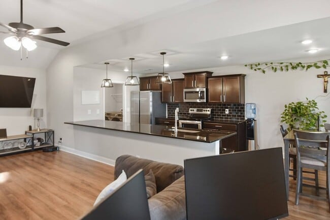 Photo - 2909 Darrow Rd
