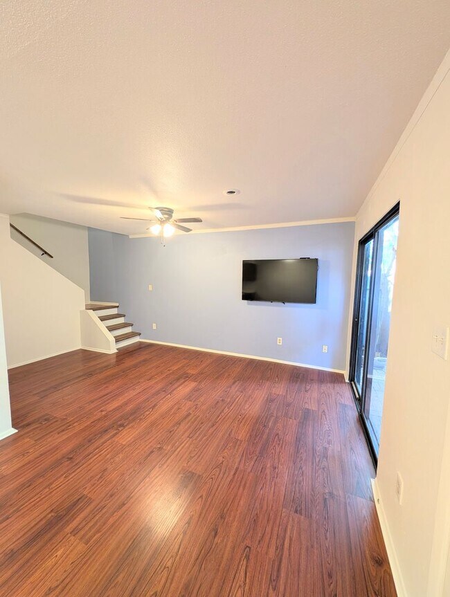 Photo - CUTE TOWNHOME AVAILABLE NOW NEAR DOWNTOWN ...