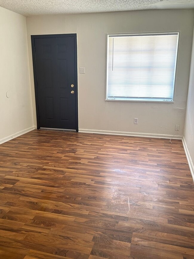 Building Photo - 3362 SW Brendan Ave Unit 1