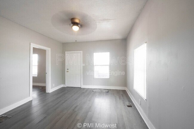 Photo - 445 W 29th St