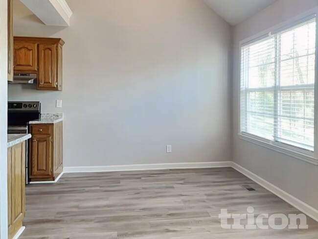 Photo - 1800 University Dr