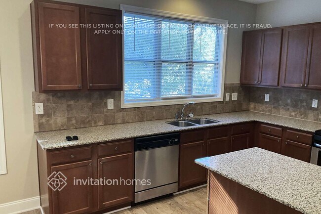 Photo - 505 Lakeside View