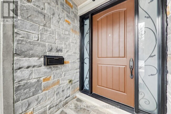 Photo - 90 Colonial Ave