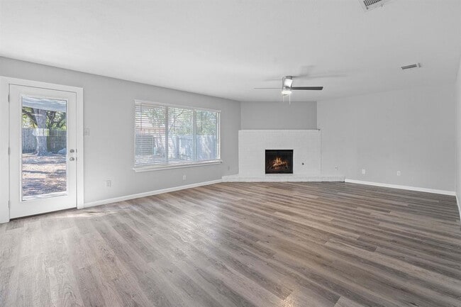 Photo - 3930 Leafield Dr