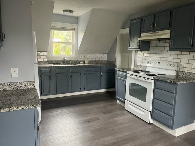 368 Alfred St Unit 2