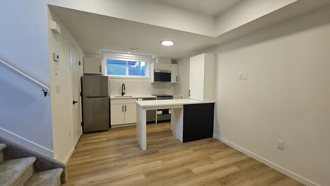 Building Photo - 11523-11129 129 Ave NW Unit 11523 BSMT