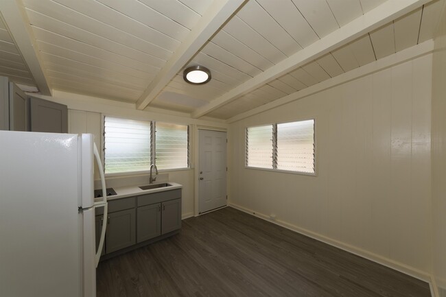 Photo - 723 Hoomalimali St