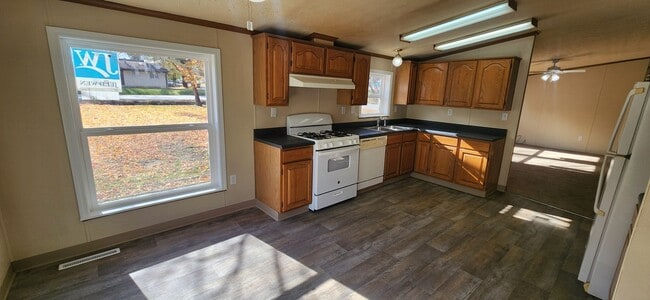 Photo - Spacious 3 Bedroom, 2.5 bathroom home with detached garage!