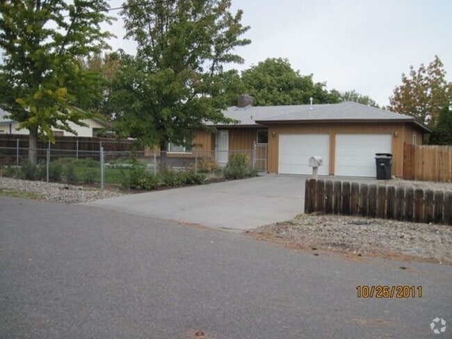 Building Photo - 5007 W Irving St Rental