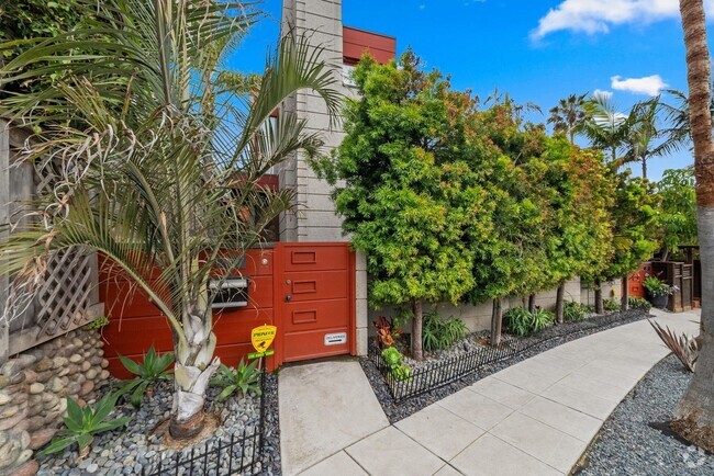 Building Photo - 257 Playa Del Sur St Rental