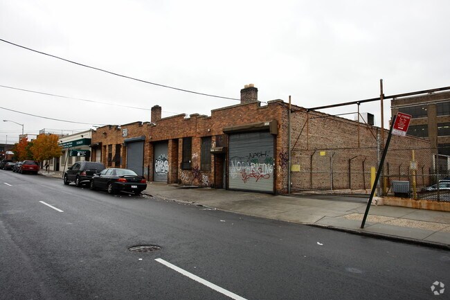 Photo - 37-25 33rd St