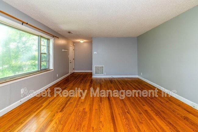Photo - 102 Eastwood Dr