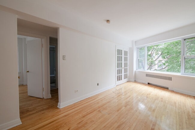 Building Photo - 10 Av. Rosemount Unit 110