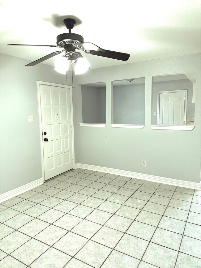Photo - 954 Crestbrook Dr