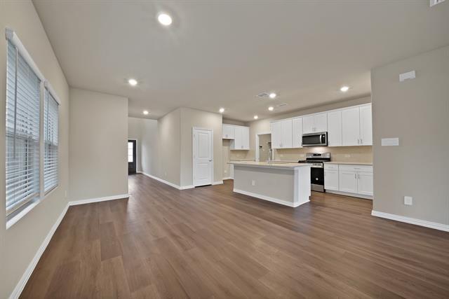 Photo - 505 Cottage Wood Dr