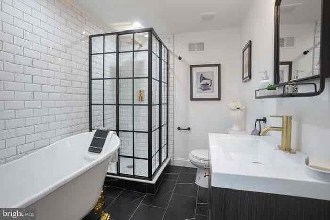 Photo - 717 Sigel St