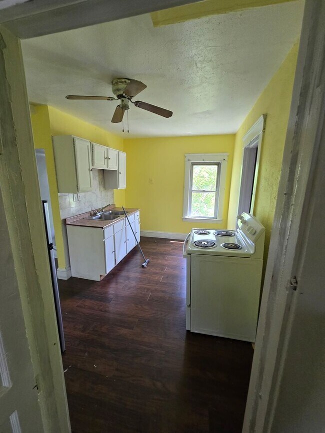 Photo - 10117 Somerset Ave Unit 1