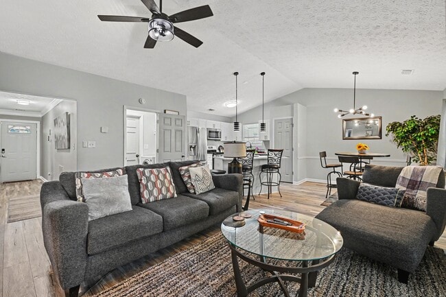 Building Photo - 1541 Clifton Downs Dr SE