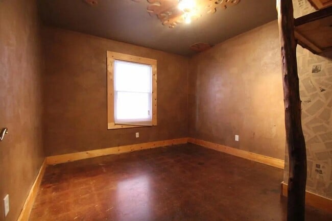 Photo - 557 N Limestone Unit 1