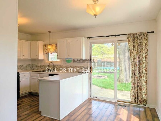 Photo - 940 17th St NE