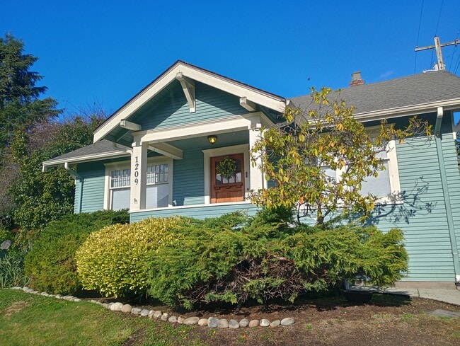 Building Photo - 1209 32nd St