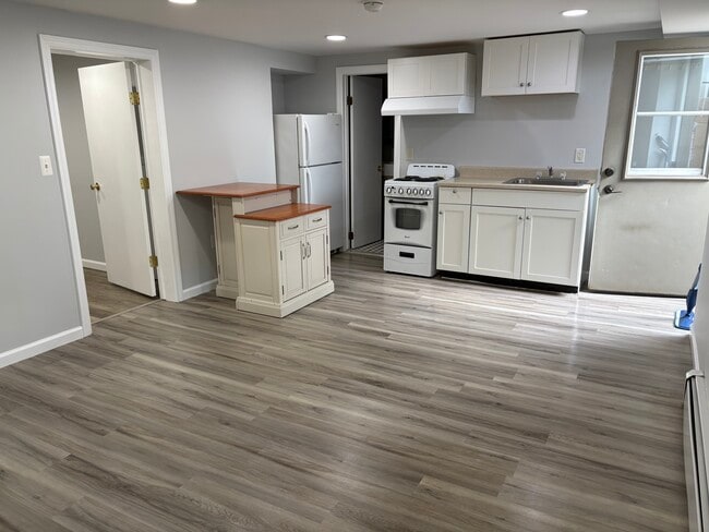Building Photo - 108 Ward St Unit Cozy 1 bed 1 bath base ap