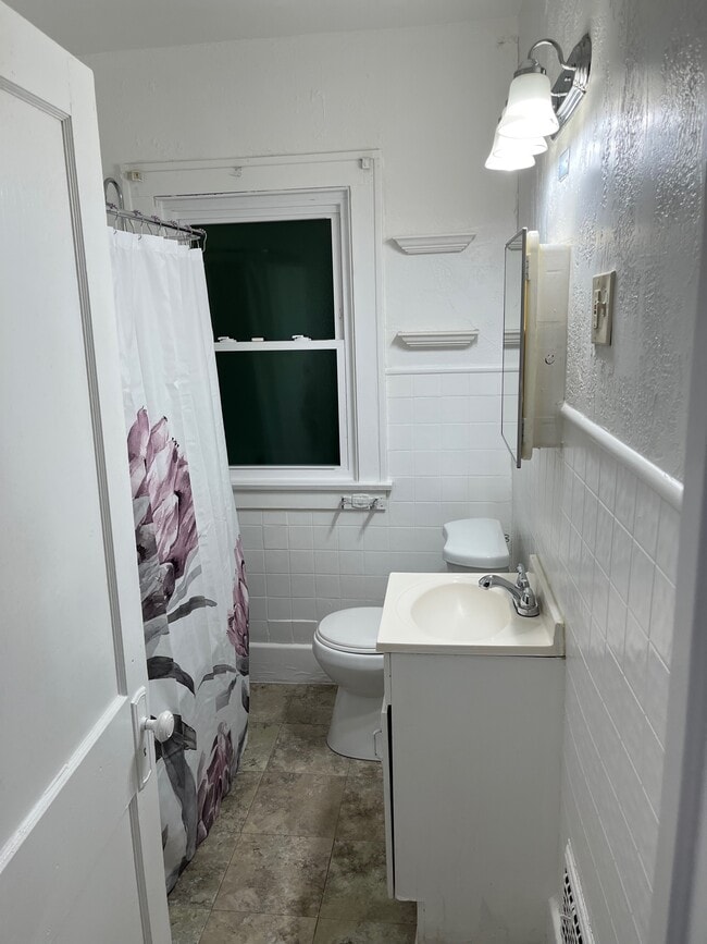 Photo - 518 W Earle Ave