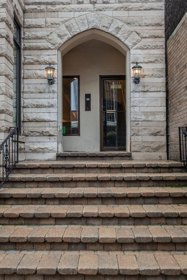 Photo - REMODELED 3 Bedroom & 2 Bathroom Apartment in the Heart of Lincoln Park! Unit Apt 3