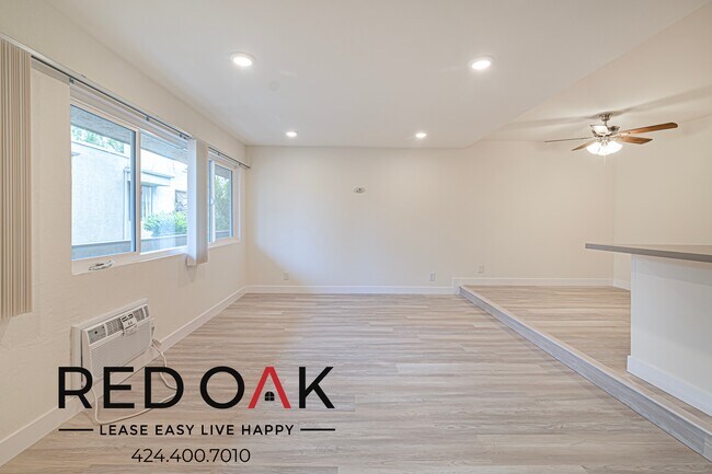 Photo - 6738 1/4 Independence Ave-107 Unidad 107