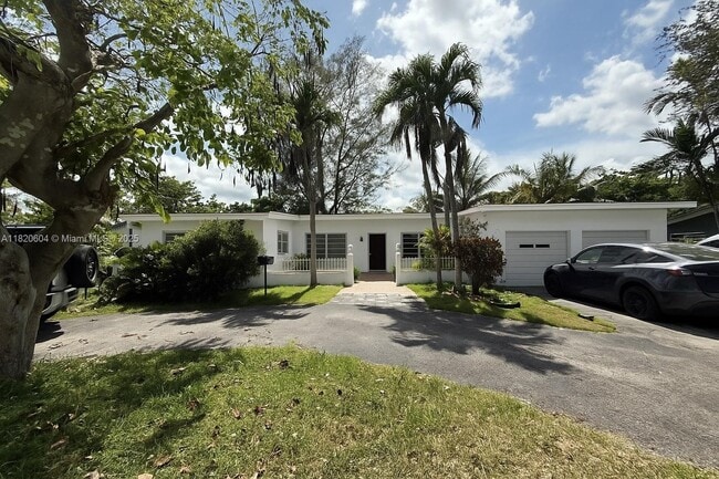 Building Photo - 7132 SW 65th Ave Rental
