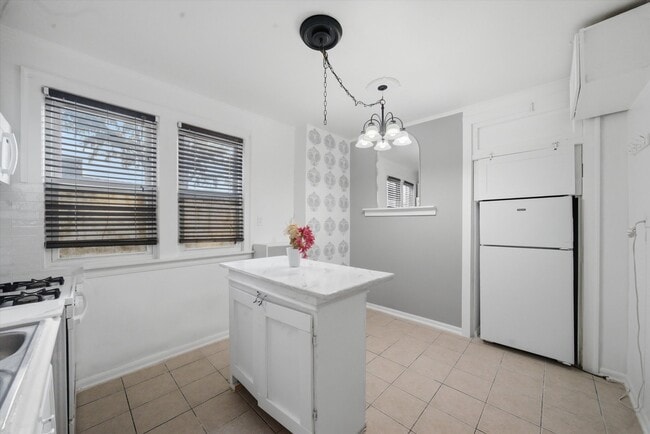 Photo - 3835 W 65th St