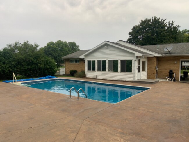 Photo - 8852 Rue Helena St NE