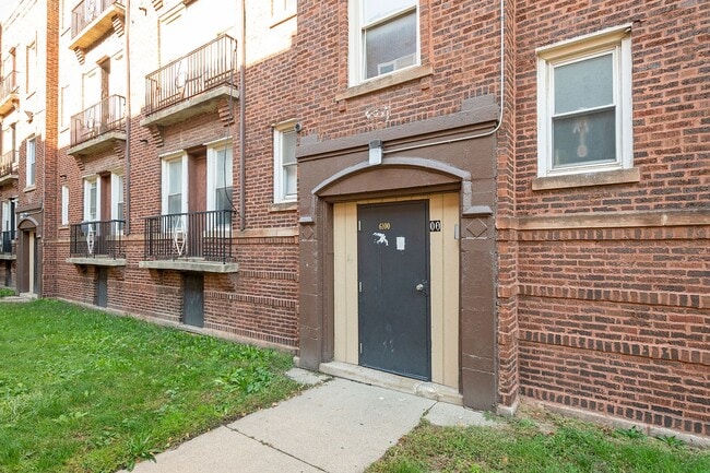 Photo - 6100 S Eberhart Ave