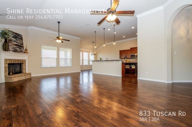 Photo - 833 TUSCAN Rd