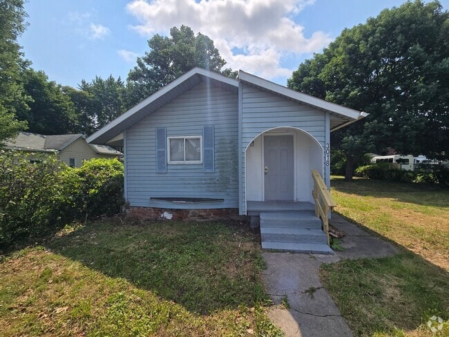Building Photo - 3 Bedroom House
