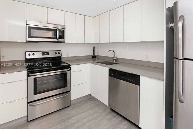 Photo - 1580 West Dr Unit 504