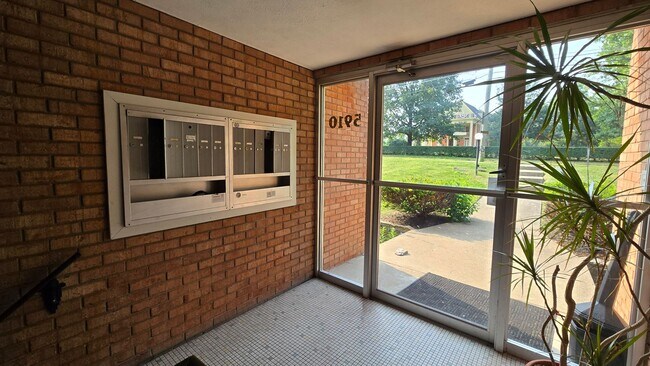 Photo - 5910 Belmont Ave