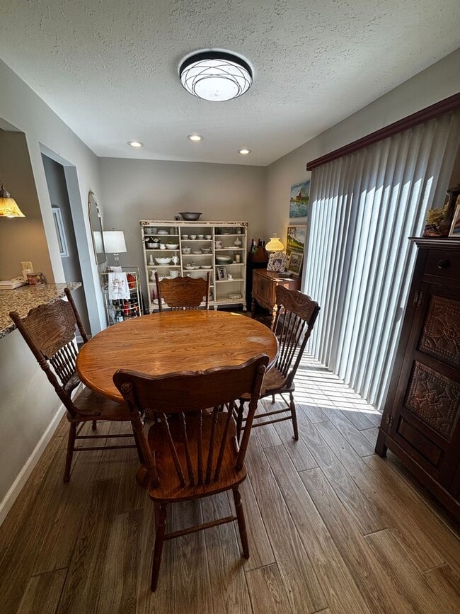 Photo - 3 Bedroom || 2.5 Bathroom - Townhome