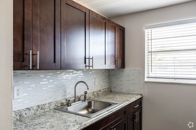 1 BR, 1 BA