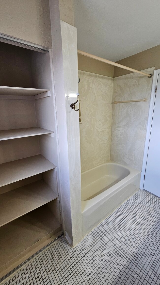 Photo - 115 Campbell St