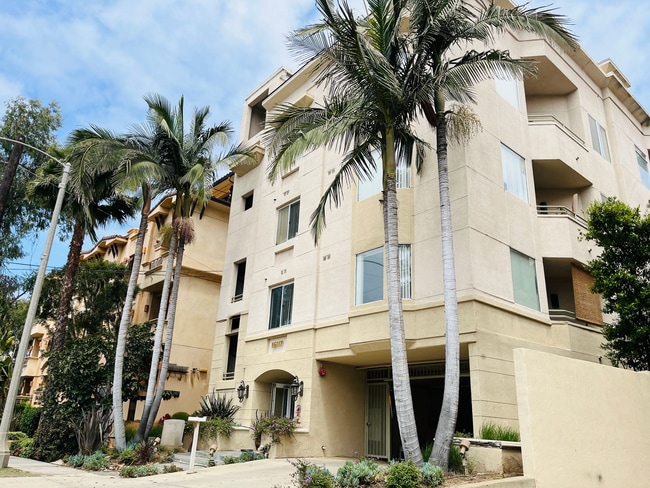 Building Photo - 16117 Sunset Blvd