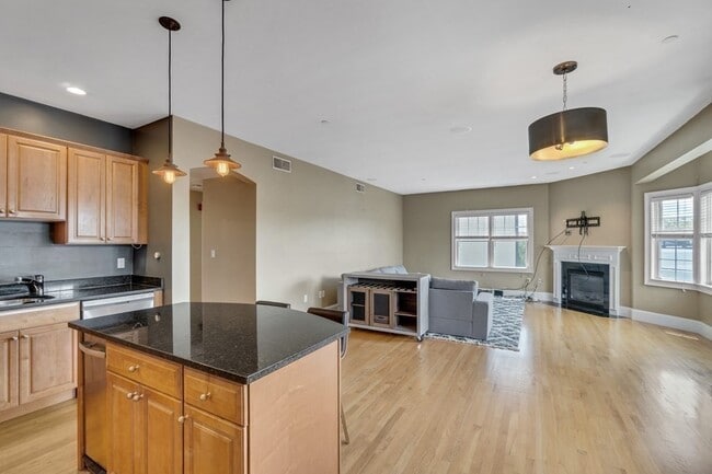 Building Photo - 29 Vinton St Unit 7