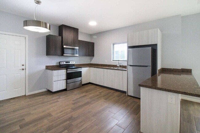 Photo - "Spacious 2-Bed, 2-Bath Retreat in McAllen's Prime Location!"