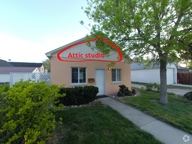 Building Photo - 1110 W Hale St Unit Attic Studio Rental