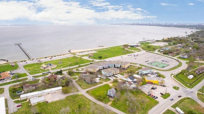 Photo - 709 N Bayshore Dr