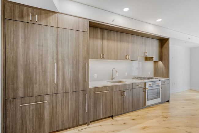 Photo - Newly Remodeled 1Bed/1 Bath Downtown Condo with Rooftop Deck & Luxury Amenities! Unidad 502