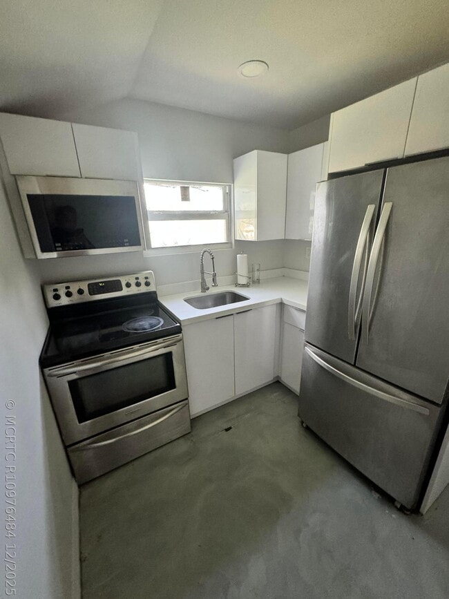 Building Photo - 602 S 24th Ave Unit Rear