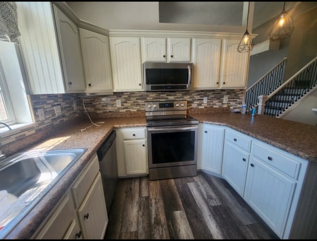 Photo - 570 W 2375 N St