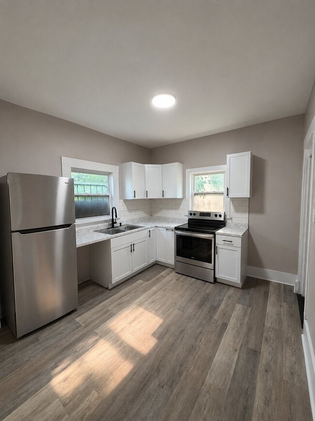 Photo - 2429 E Adams St