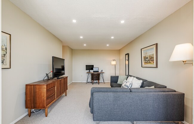 Photo - 600 Grenfell Dr